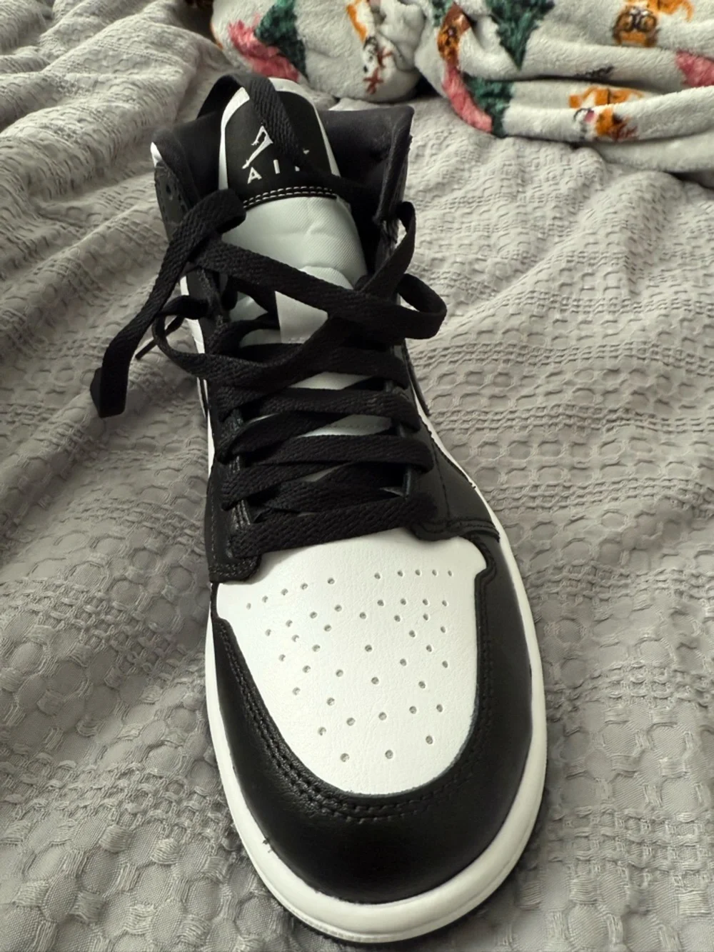 Womens Air Jordan 1 MID - black and white - Picture 3 of 6